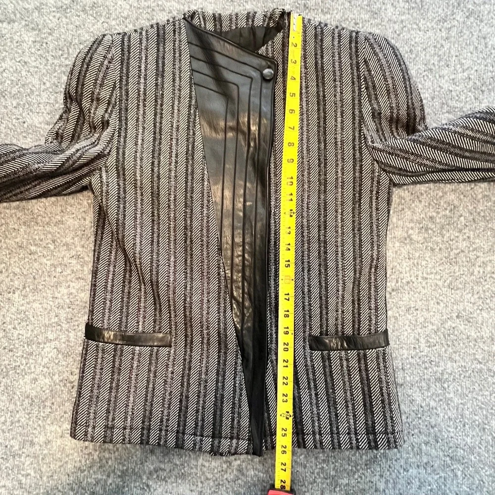 Jenny Vintage  Blazer Womens 6 Black  Leather Trim Asymmetrical Button‎